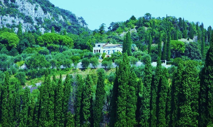 Garda Villa | 'Stunning Views': beachfront villa with pool