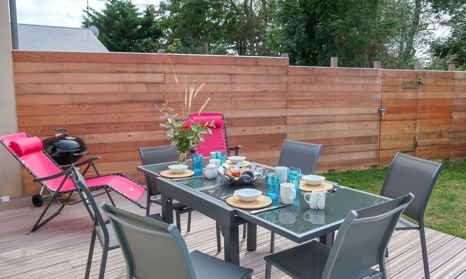 Denneville House | Stunning villa for 6 people with WIFI, TV, terrace and pets allowed