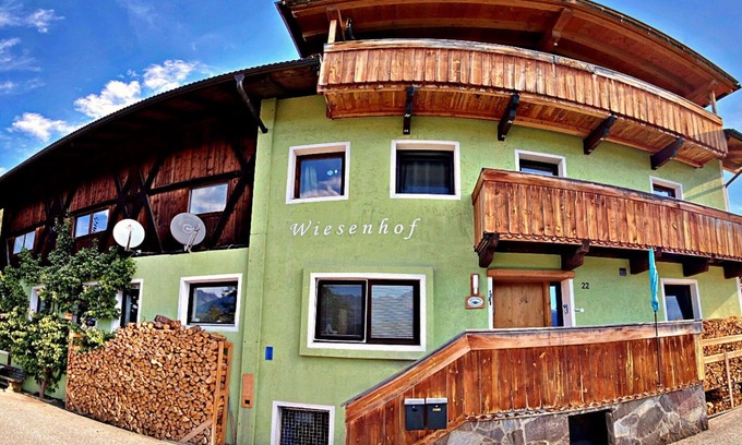 Leithen Villa | Stunning villa for 4 people with WIFI, TV and balcony