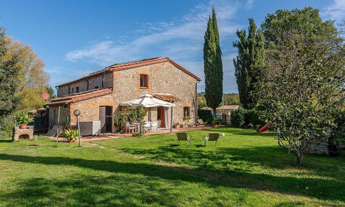 Montieri House | Stunning villa for 5 people with private pool, WIFI, A/C, TV, patio and pets allowed