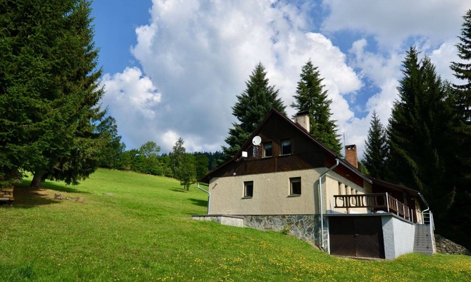 Vitkovice House | Stunning villa for 6 guests with WIFI, TV, terrace, pets allowed, panoramic view and parking
