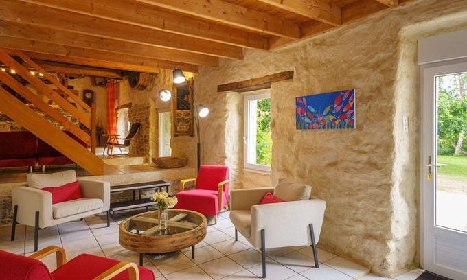Plovan House | Stunning villa for 6 guests with WIFI, TV and terrace