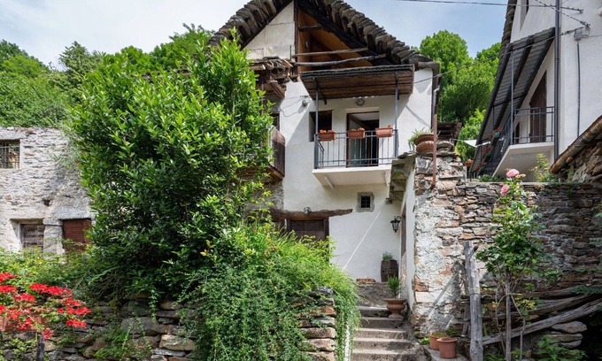 Bognanco House | Stunning villa for 2 guests with TV, terrace and pets allowed
