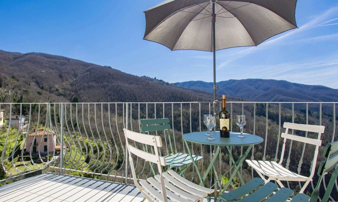 Casoli House | Stunning villa for 6 people with private pool, WIFI, TV, terrace and pets allowed