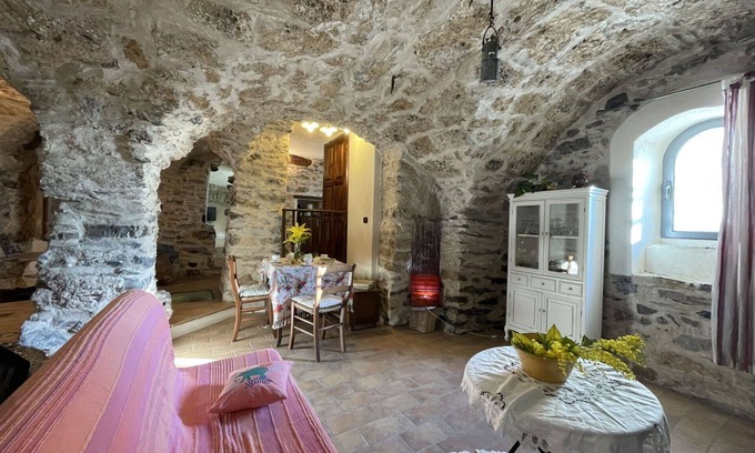 Valloria Villa | Stunning villa for 5 guests with parking