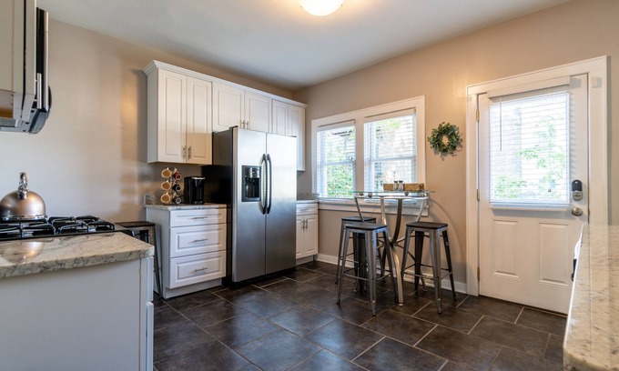 Lower East Side House | Stunning Vintage/Modern Brady St Home! Very Walkable, Deck, Fire Pit, Great Find