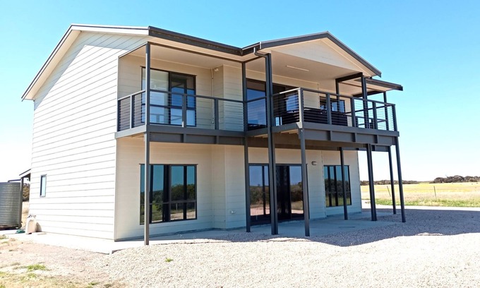 Moorowie Hotel | Sturt Bay Retreat, Port Moorowie