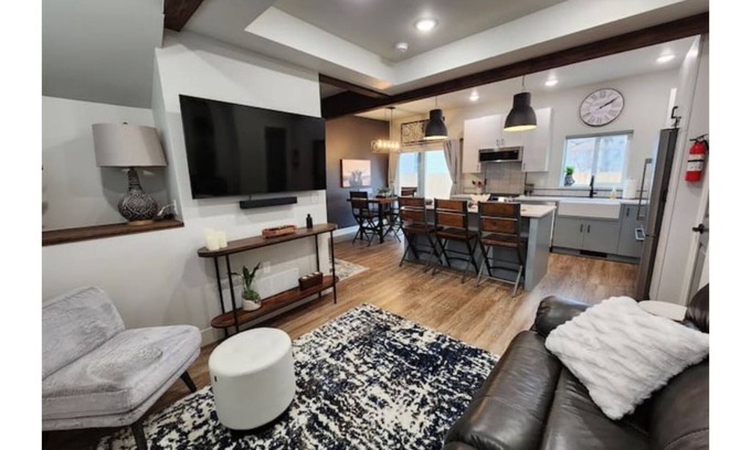 Helena House | Style and comfort in Helena! Easy access to any part of Helena. No cleaning fees
