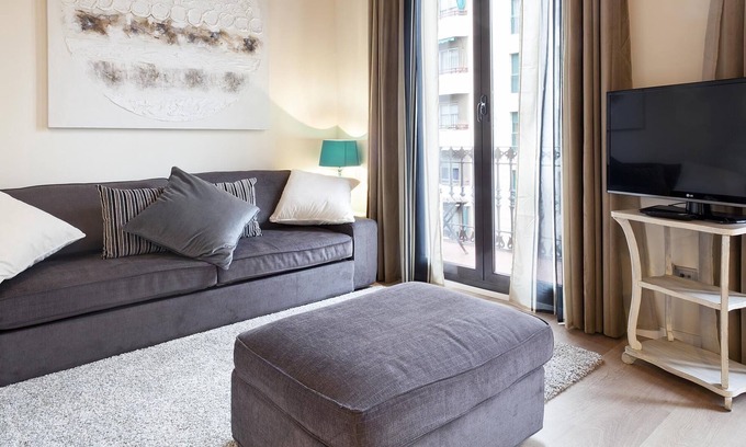 Esquerra de l'Eixample Apartment | Style and confort at the city centre. AC / WiFi