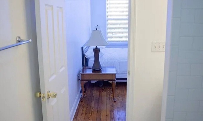 Downtown Baltimore House | Stylish 1bed/1 bath in townhouse in Baltimore city close to Johns Hopkins & UMMC