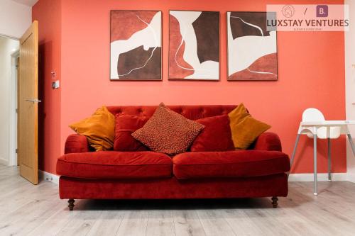 Leicester Apartment | Stylish 2 Bed 2 Bath Apartment - Sleeps 5 - 3 Mins to St Margarets Station & Highcross - Free Parking