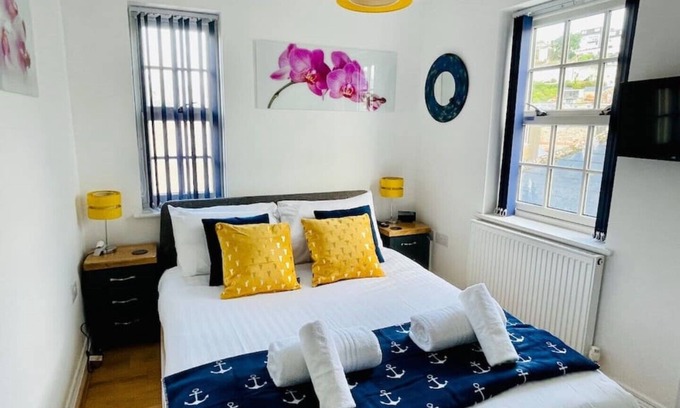 Brixham Apartment | Stylish 2 bed apartment in the heart of Brixham