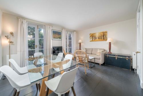 Pimlico Apartment | Stylish 2BR Flat with Garden Near Buckingham Palace