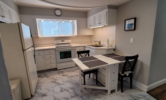 Milwaukee Apartment | Stylish 3-bd place with back yard & free parking