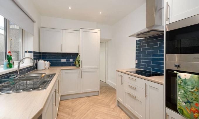 Skewen House | Stylish 3-Bed Home in Skewen