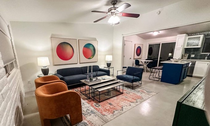Casas Adobes House | Stylish/3 BR 2 BA/Carport/Big Yard/Grill