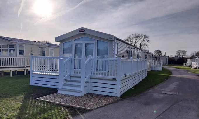 New Forest District House | Stylish 3 BR at Hoburne Bashley, New Forest, leisure PASS included