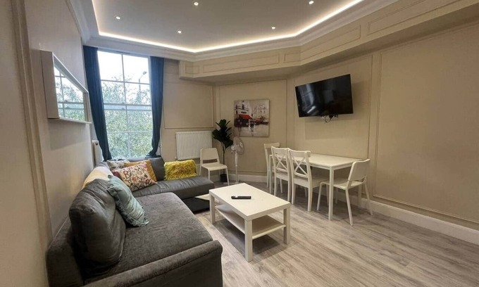 Little Venice Apartment | Stylish 3BR/3BA Flat w/lift - Maida Vale