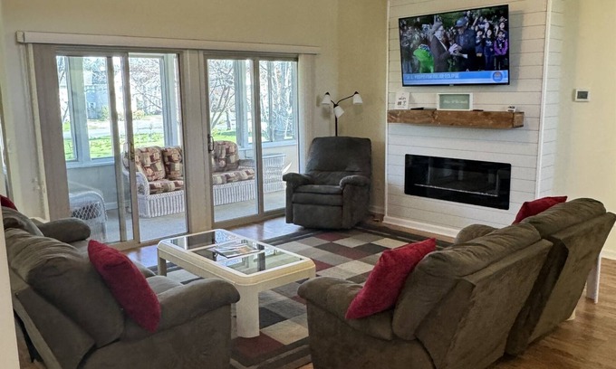 Plantations East Condo | ๐๏ธ Stylish 3BR Beach Condo | Close to Lewes & Rehoboth | Parking + Porch