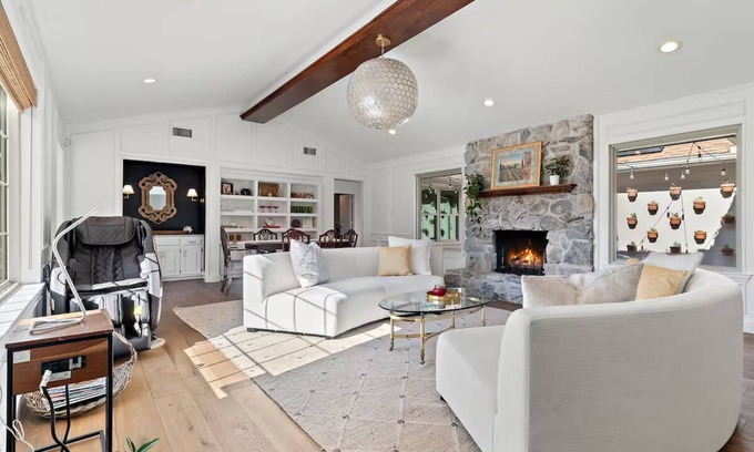 Richardson House | Stylish 4BR/3BA - Close to UTD - Designer Home + Tesla Charger - Richardson, TX