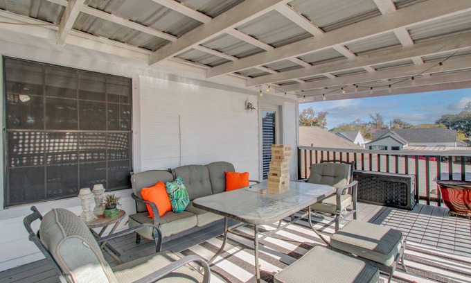 Northside House | Stylish 4BR w/BBQ + Yard Near Museums and restaurants