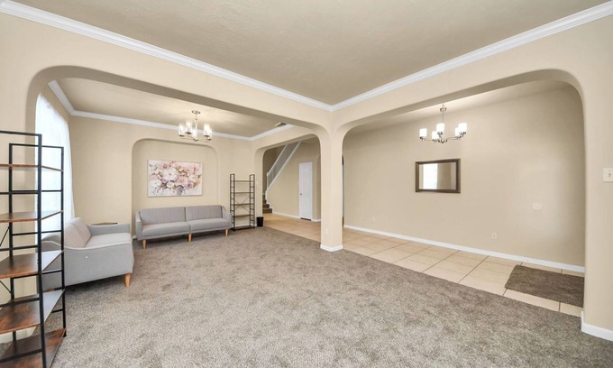 Fresno House | Stylish 6-bedroom house in serene Fresno with Pool access and lake walking trail