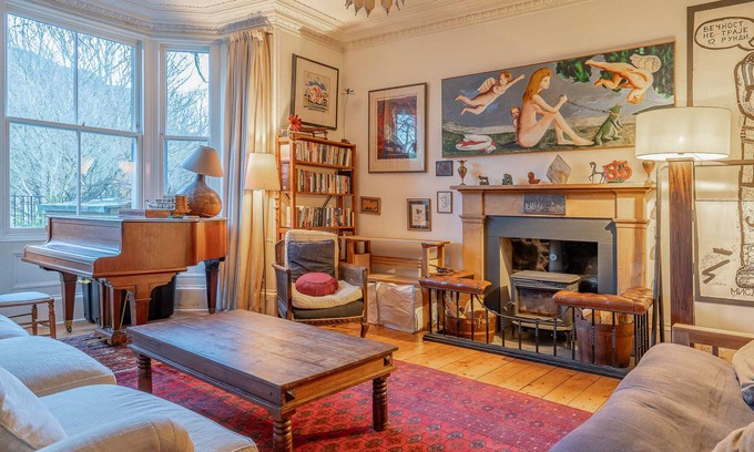 Newington House | Stylish and Old-world Home Minutes From City yet Surrounded in Green and Country