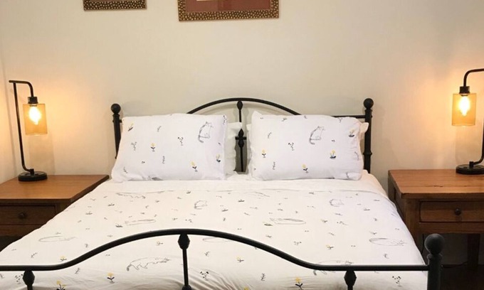 Ann Arbor Apartment | Stylish, Ann Arbor 1 Bedroom + Breakfast