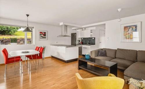 Fana Apartment | Stylish apartment at Hop