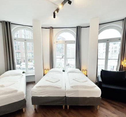 Neustadt Apartment | Stylish Apartment near Binnenalster for up to 8 Guests