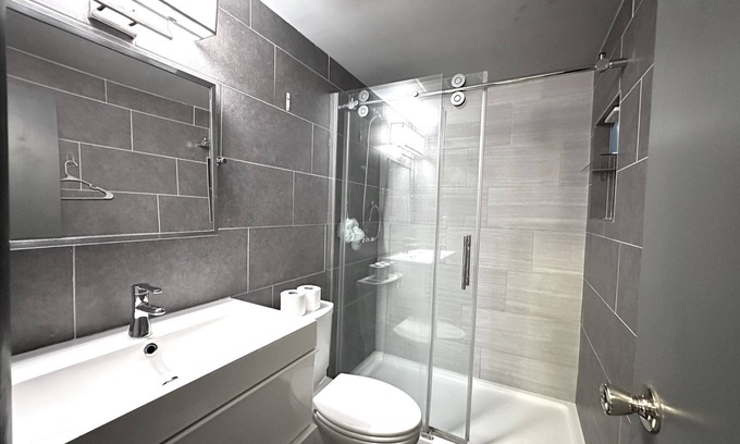 North Buffalo Apartment | Stylish & Comfy Haven near Niagara Falls ~ UB in safe Neighborhood!