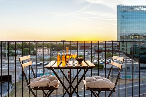Universita House | Stylish & Cozy - 5 Star Location- Balcony - City View