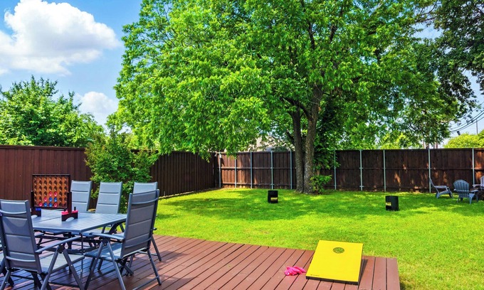 Dallas House | Stylish Dallas Escape | Gym, Sauna, & Yard Games