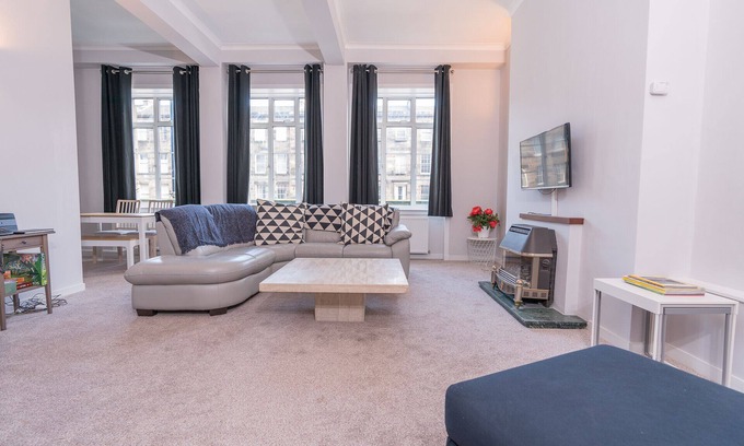 Tollcross Apartment | Stylish Duplex Apartment In the Heart of Edinburgh
