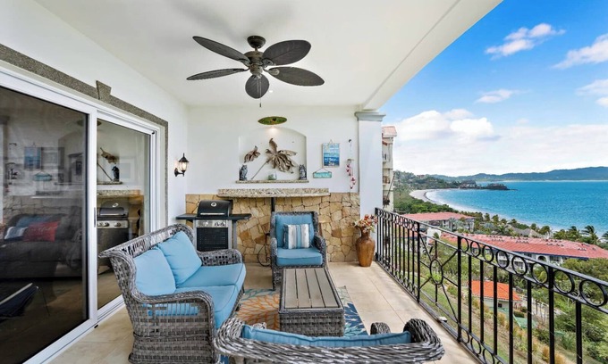 Playa Flamingo Apartment | Stylish Flamingo Condo with Ocean Views, Renovated Kitchen & Walkable Beach Acce