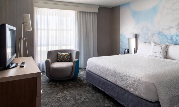 Emeryville Hotel | Stylish Hotel! Minutes from Morcom Amphitheater of Roses