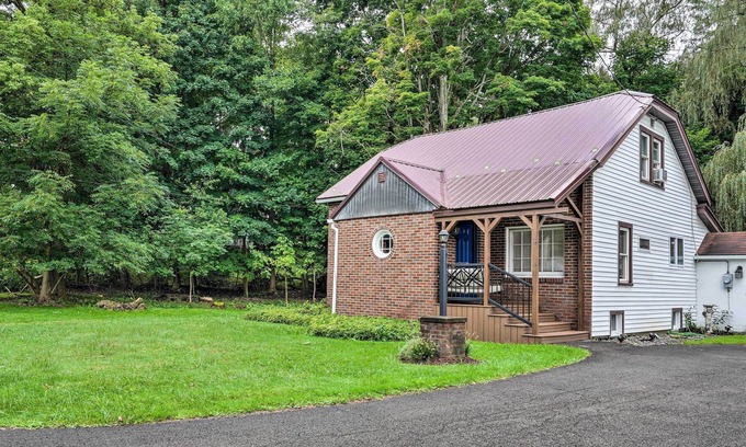 Jamestown West House | Stylish Jamestown Home Close to Lake & Dtwn