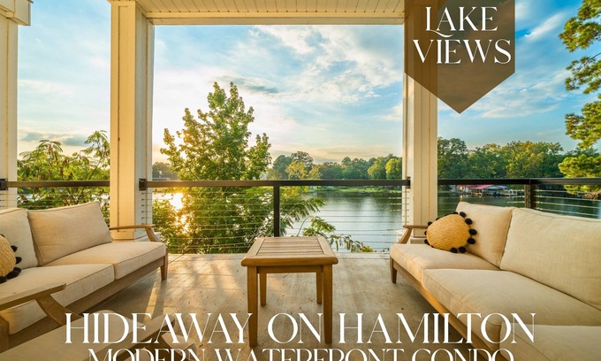 Mid America House | Stylish Lakefront Townhome w/Pool & Patios