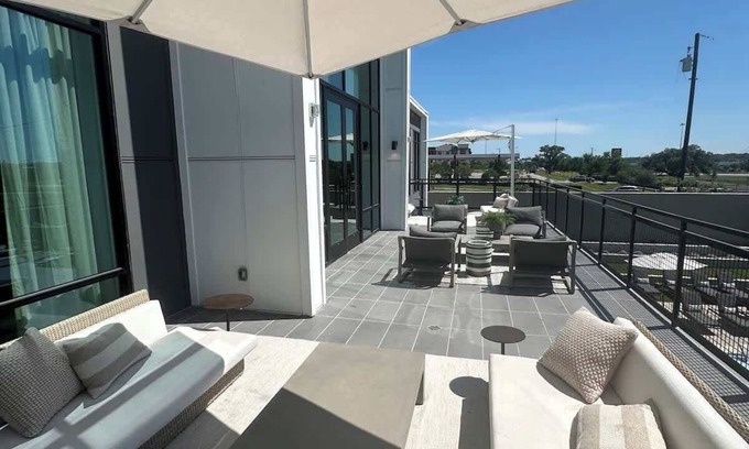 McNeil Apartment | Stylish North Austin Stay | Pool, Gym & Workspace