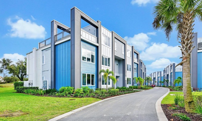 Reunion Hotel | Stylish Peaceful Condo near Disney with Resort & Waterpark Access - B50-111