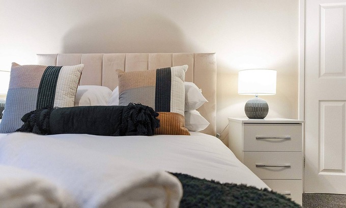 Middlesbrough House | Stylish & Relaxing Retreat in Normanby, Sleeps 4