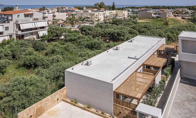 Daratsos Hotel | Stylish Retreat with Jacuzzi
