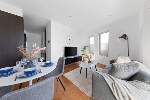 Caulfield North Apartment | Stylish Serenity at Orrong