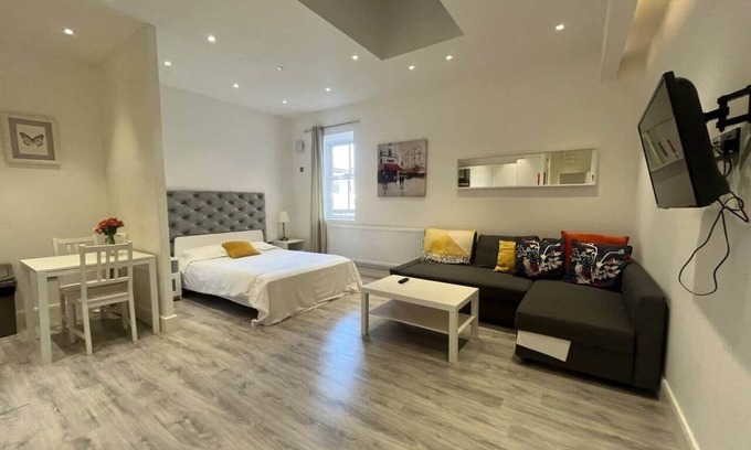 Westbourne Apartment | Stylish Studio w/Lift Prime Maida Vale Location