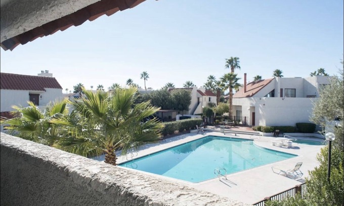 Chinatown Condo | Stylish, updated 2bed/2bath 2 miles from the Vegas Strip!