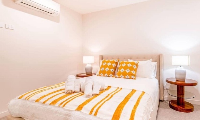 Melbourne Central Business District Apartment | Stylish Urban Oasis(2BR1B+free park+View+Gshop@GF)