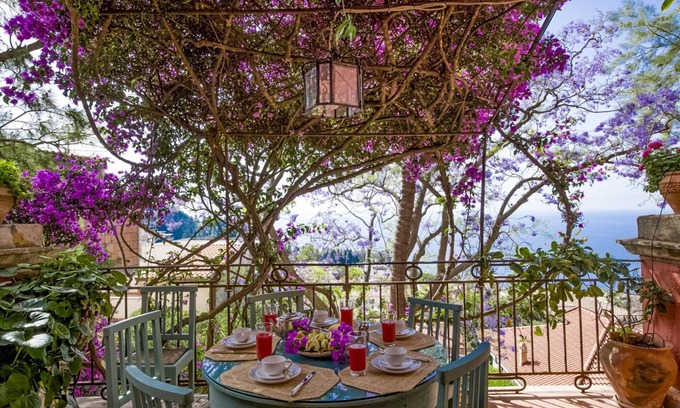 Taormina Villa | Stylish villa garden town centre Taormina view theatre sea solarium terraces