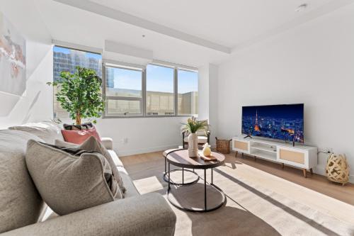 Wilshire Center Apartment | Stylist Downtown LA Gateway- 1BD Apartment