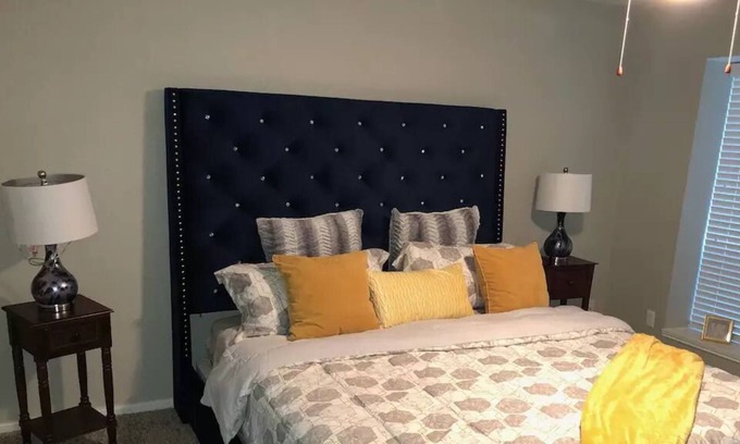 Sugar Land Apartment | Sugar Land 2/2 Private Garage Walk In Shower