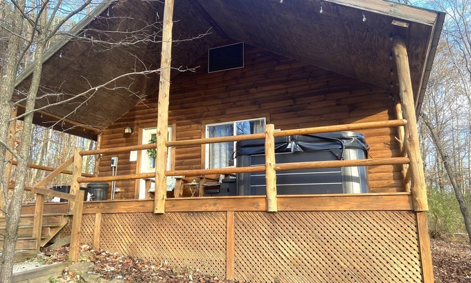Logan Cabin | Sugar Maple Cabin (Hocking Hills)
